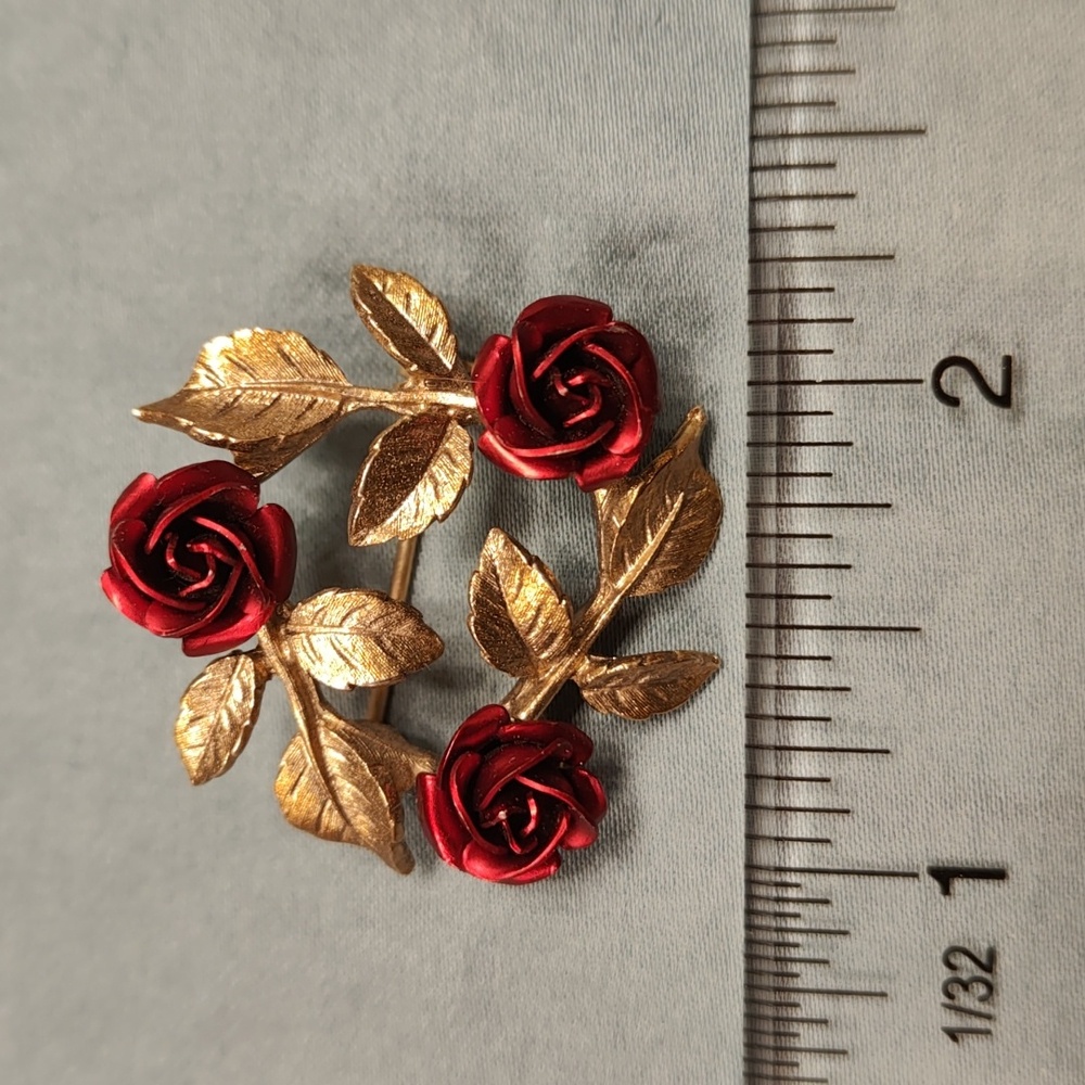 Three rose lapel pin/brooch with gold leaves
